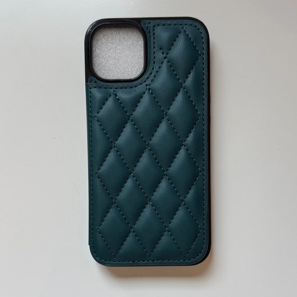 Elegant Quilted Phone Case - Green IP13/14  6.1